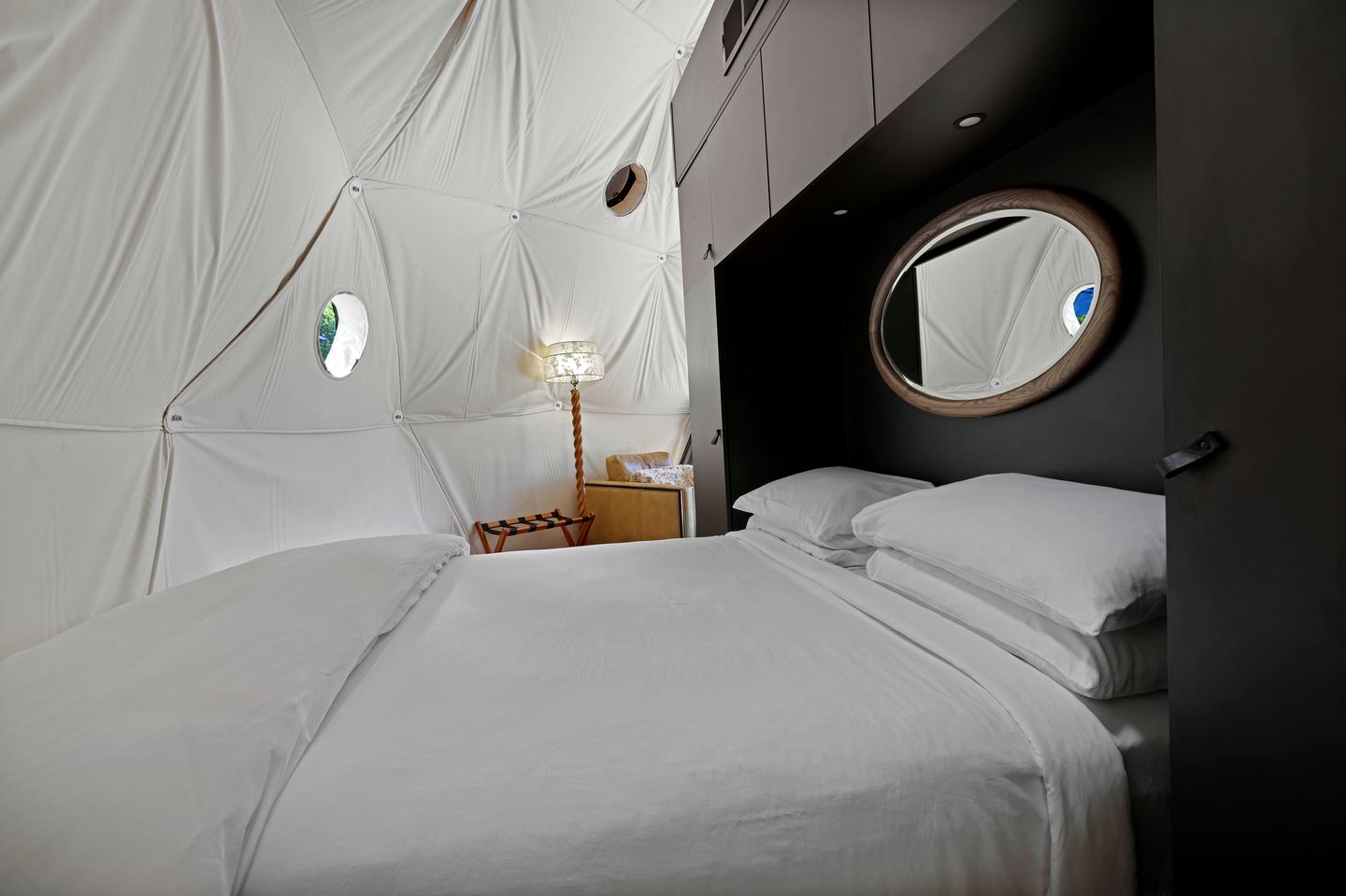 Luxurious Dome with Stunning Views for a Romantic Glamping Getaway by Swan Lake, New York