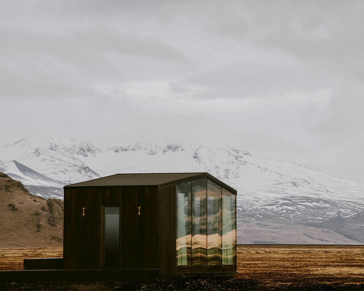 Gorgeous Modern Tiny House Surrounded by Spectacular Views for a Romantic Getaway in Nature in Hvolsvöllur, Iceland