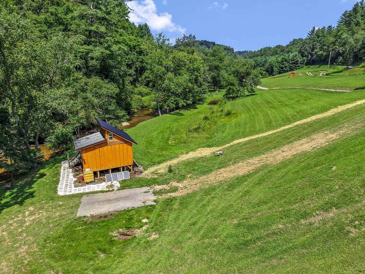 Cozy Tiny Cabin by the Creek for a Unique Pet-Friendly Getaway in Hillsville, Virginia