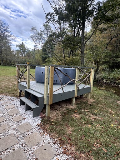 Cabins (United States of America, Hillsville, Virginia)