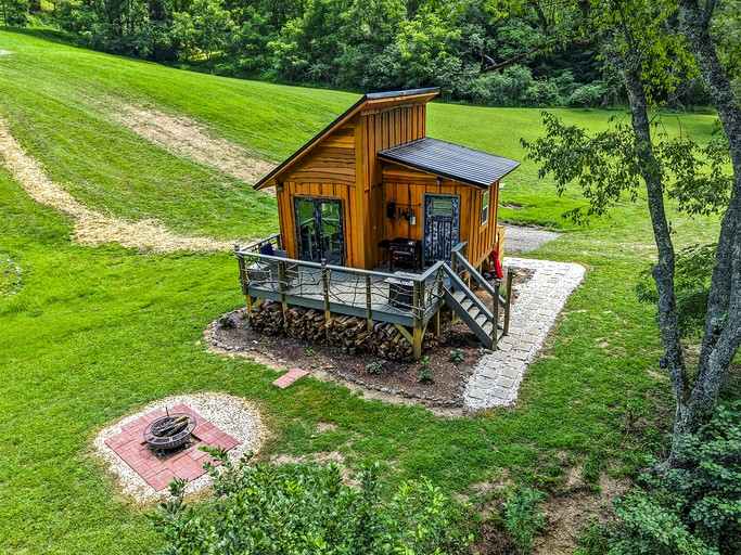 Cabins (United States of America, Hillsville, Virginia)