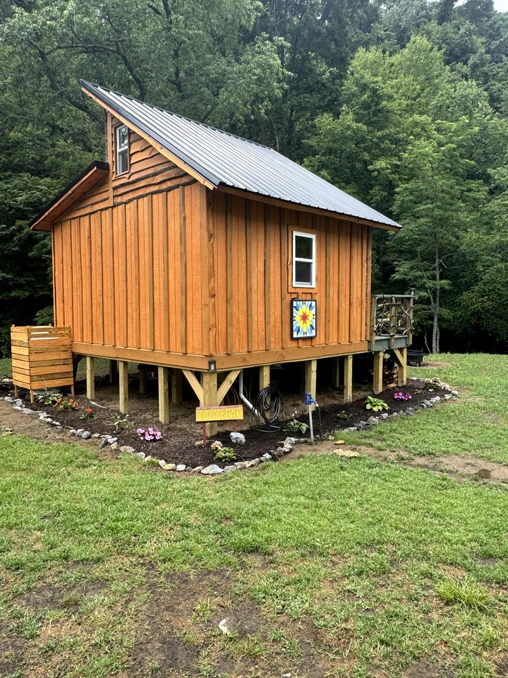 Cozy Tiny Cabin by the Creek for a Unique Pet-Friendly Getaway in Hillsville, Virginia