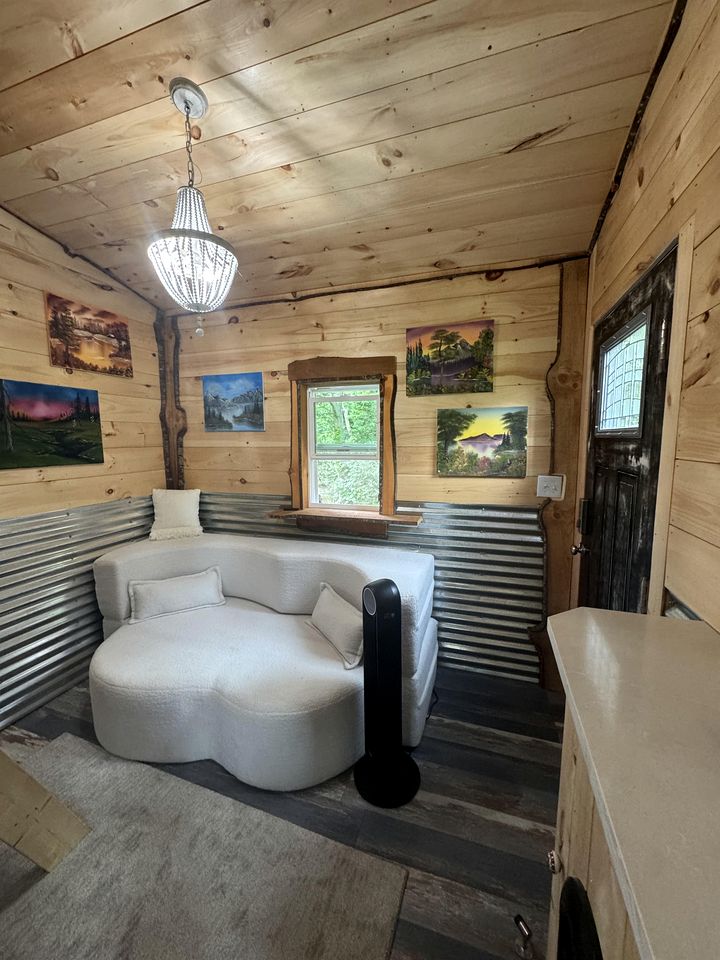 Cozy Tiny Cabin by the Creek for a Unique Pet-Friendly Getaway in Hillsville, Virginia