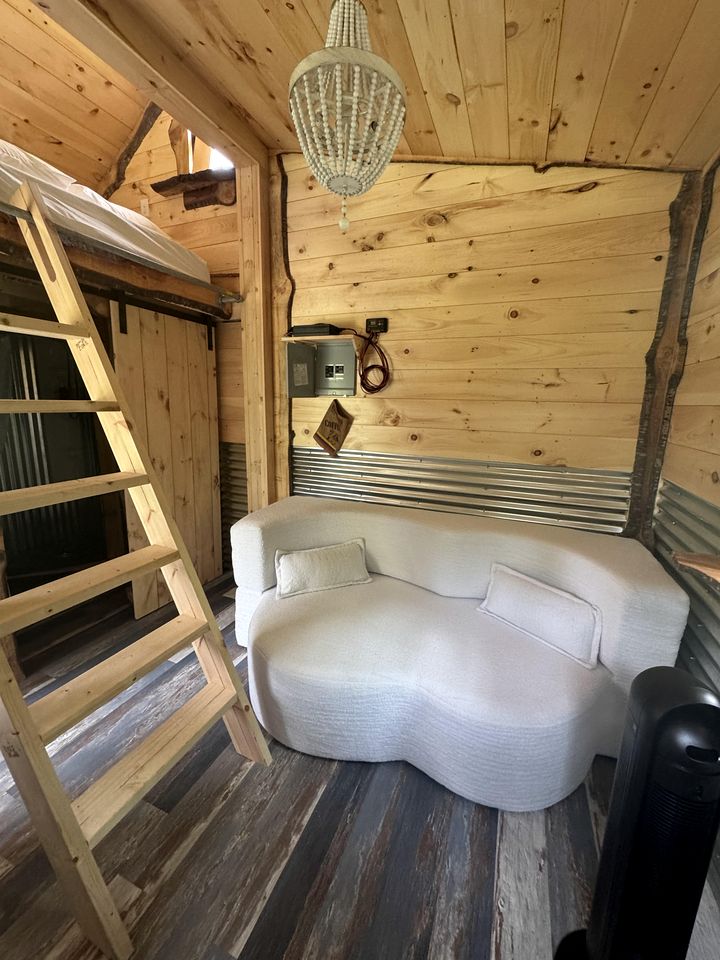 Cozy Tiny Cabin by the Creek for a Unique Pet-Friendly Getaway in Hillsville, Virginia