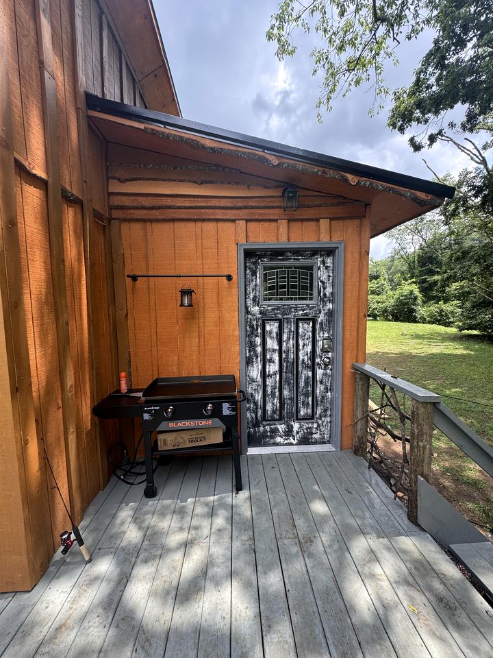 Cozy Tiny Cabin by the Creek for a Unique Pet-Friendly Getaway in Hillsville, Virginia
