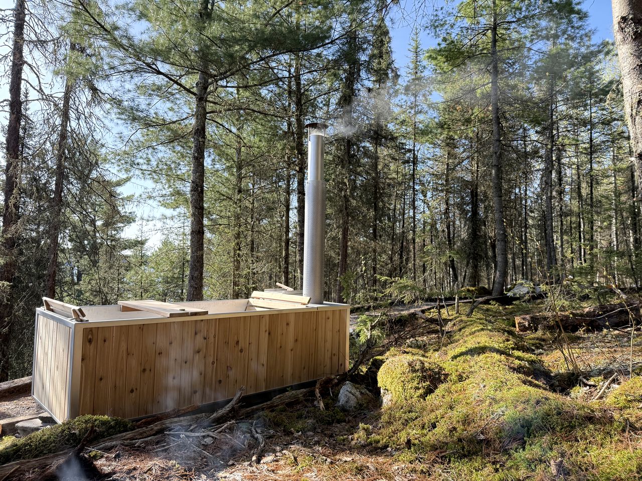 Luxury Treetop Glamping Dome with Private Hot Tub near Crane Lake, Minnesota