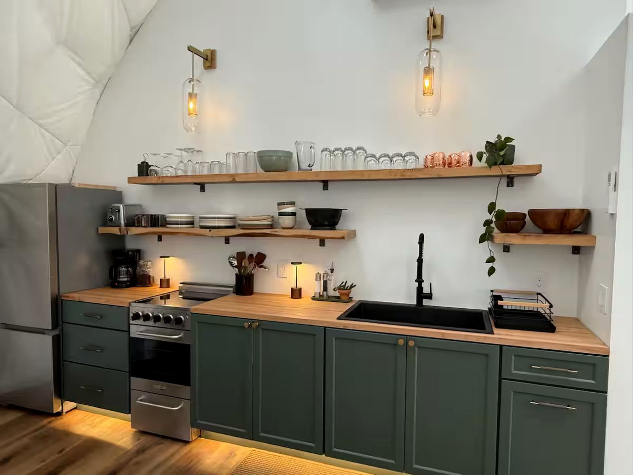 Luxury Treetop Glamping Dome with Private Hot Tub near Crane Lake, Minnesota