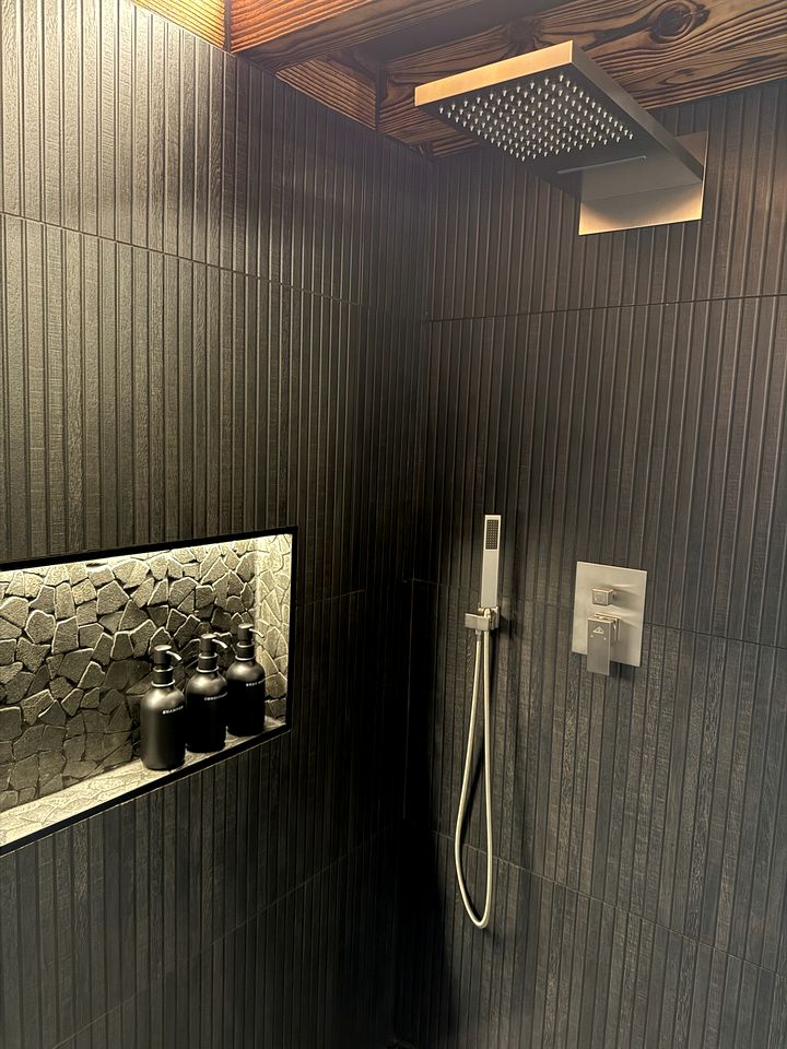 Luxury Treetop Glamping Dome with Private Hot Tub near Crane Lake, Minnesota