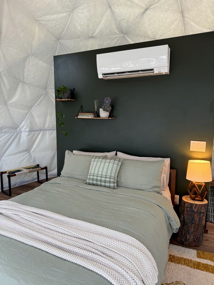 Dreamy Luxury Glamping Dome with Lakefront Views near Voyageurs National Park in Crane Lake, MN