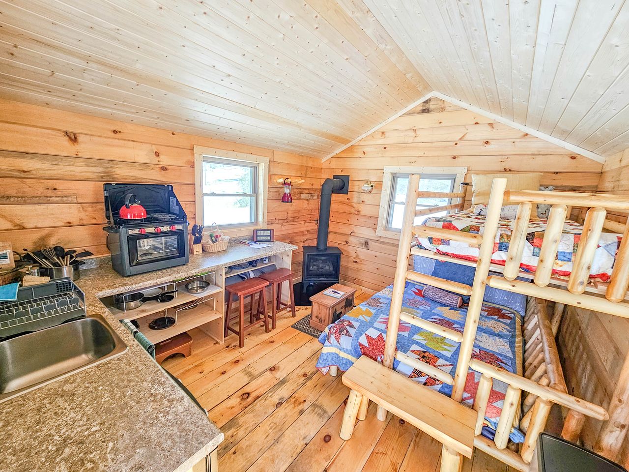 Cozy Tiny Cabin - Off-Grid Experience with Sled Dogs Year 'round in Minnesota