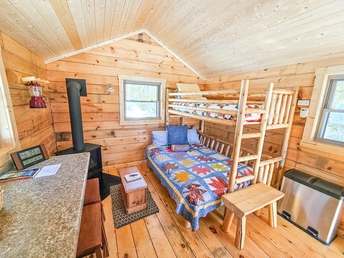Cozy Tiny Cabin - Off-Grid Experience with Sled Dogs Year 'round in Minnesota