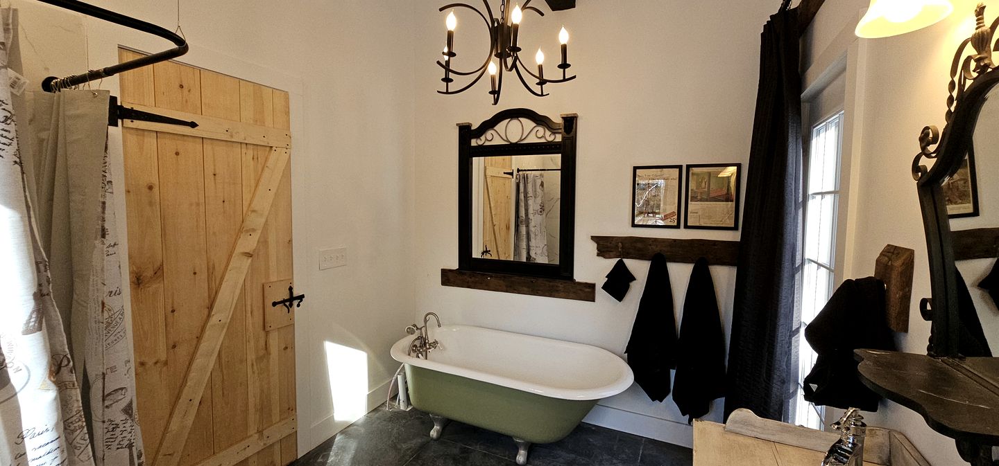 Enchanting Cottage Haven near Long Island Sound in Connecticut