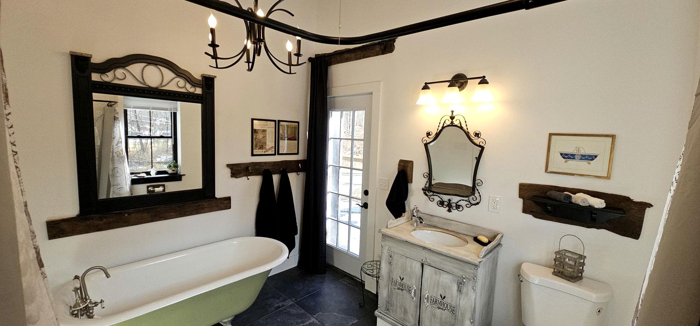 Enchanting Cottage Haven near Long Island Sound in Connecticut