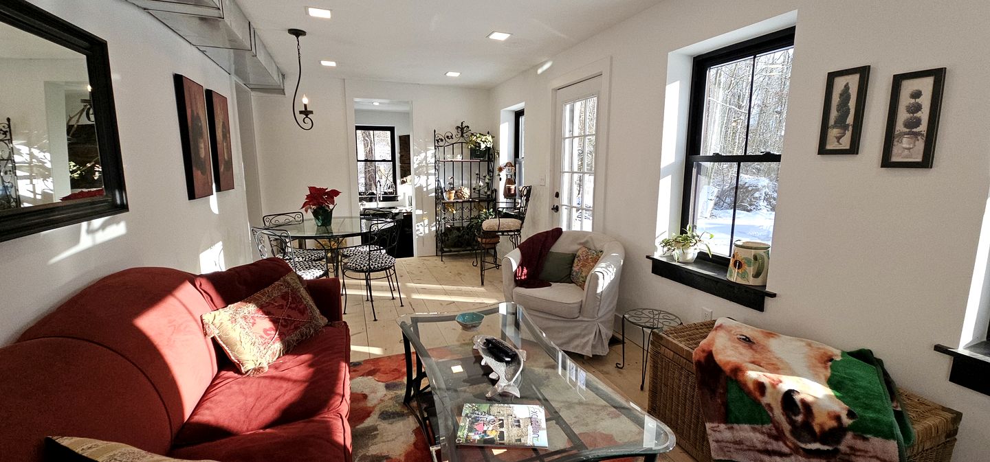 Enchanting Cottage Haven near Long Island Sound in Connecticut