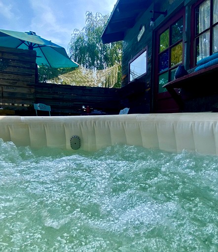 Cottages (United States of America, Ararat, North Carolina)