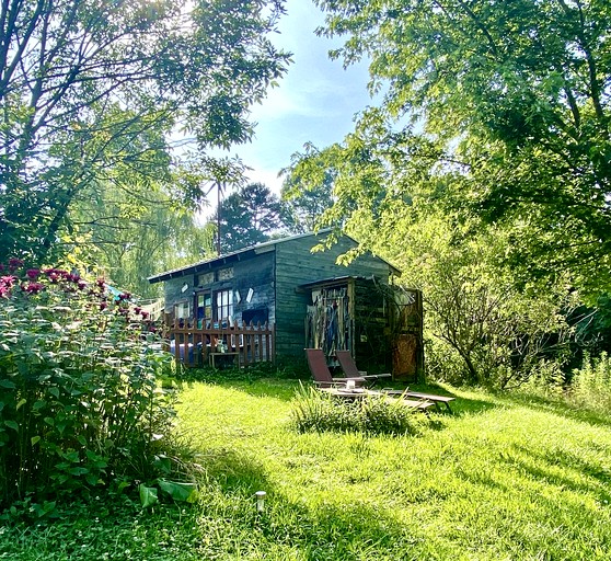 Cozy Bohemian Cottage Glamping with Rescue Animals near Starry Skies – Ararat, NC