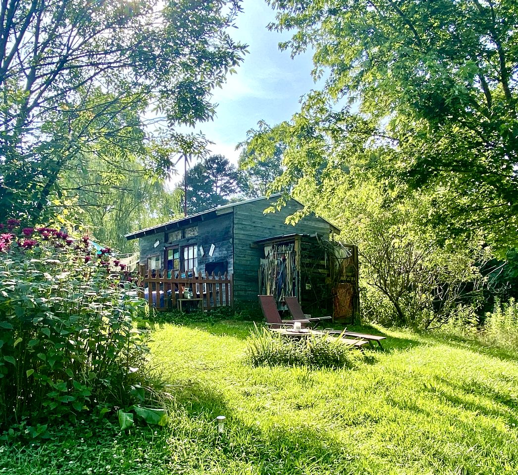 Cozy Bohemian Cottage Glamping with Rescue Animals near Starry Skies – Ararat, NC