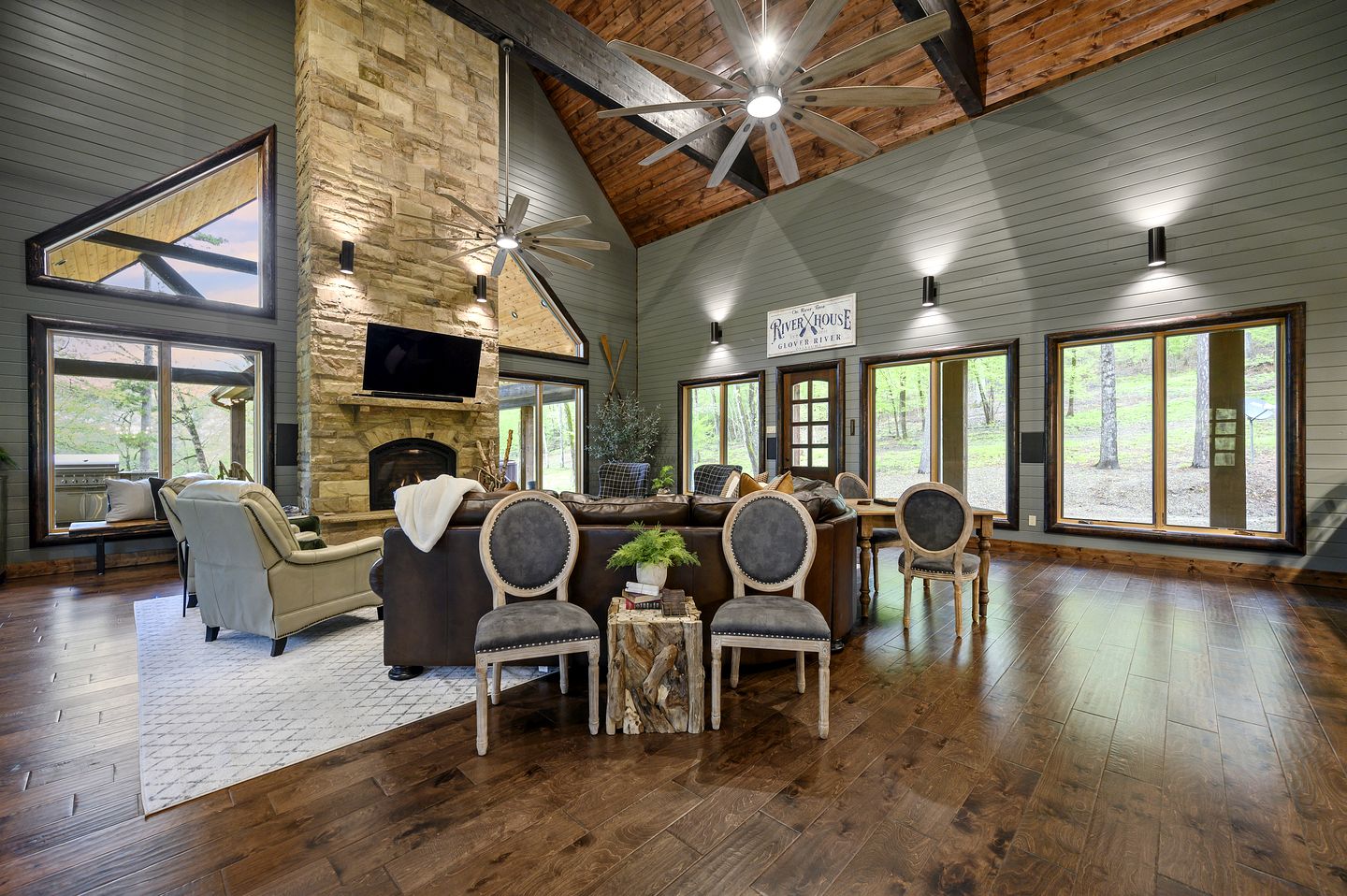 Incredible Spacious Vacation Rental for an Unforgettable Family Escape in Broken Bow, Oklahoma