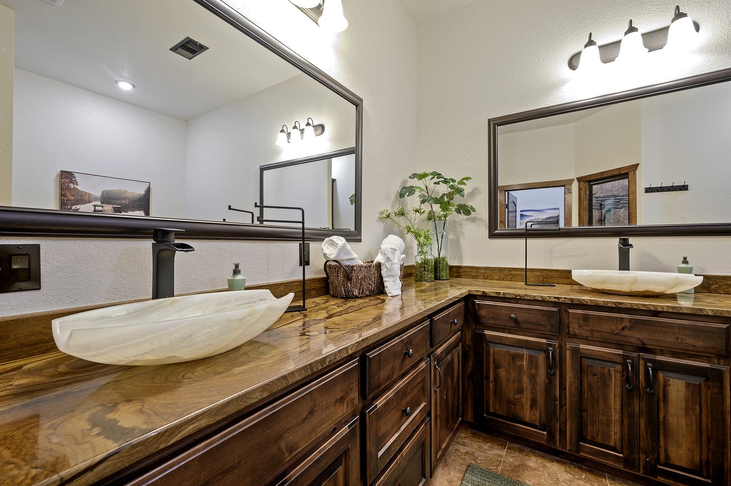 Incredible Spacious Vacation Rental for an Unforgettable Family Escape in Broken Bow, Oklahoma