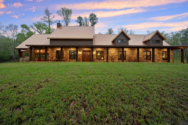 Incredible Spacious Vacation Rental for an Unforgettable Family Escape in Broken Bow, Oklahoma