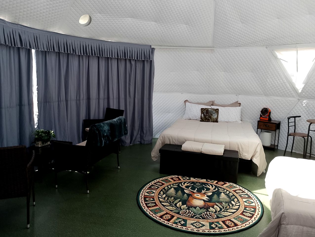 Stunning Off-Grid Dome with Spectacular Views for a Unique Glamping Getaway in Montana