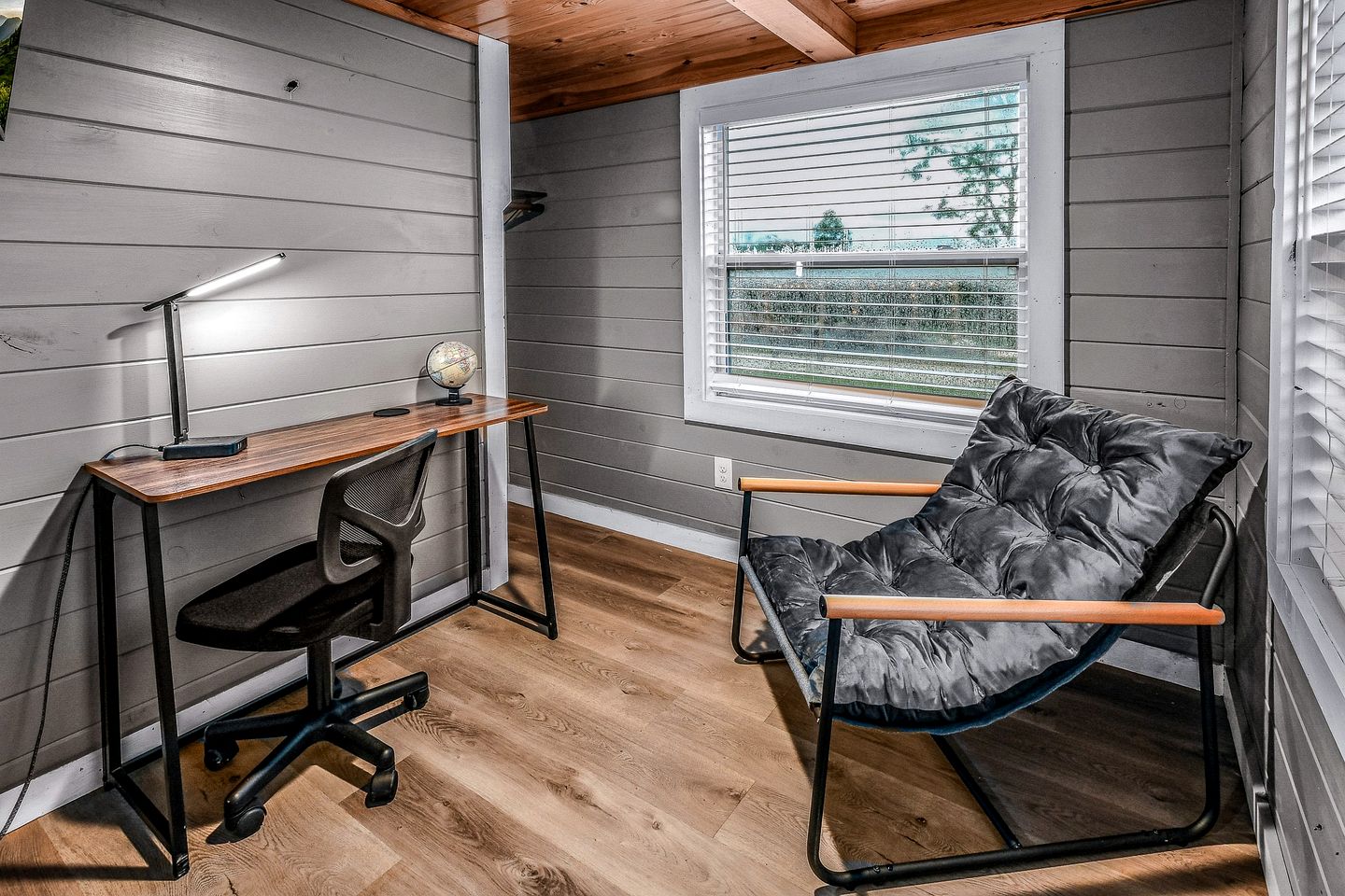 Modern Tiny House Surrounded by Nature, the Perfect Base for Tennessee Adventures in Sevierville