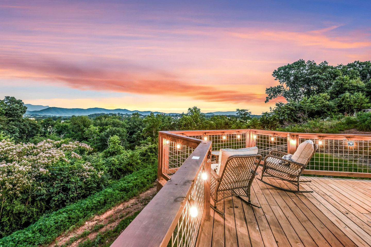 Modern Tiny House Surrounded by Nature, the Perfect Base for Tennessee Adventures in Sevierville