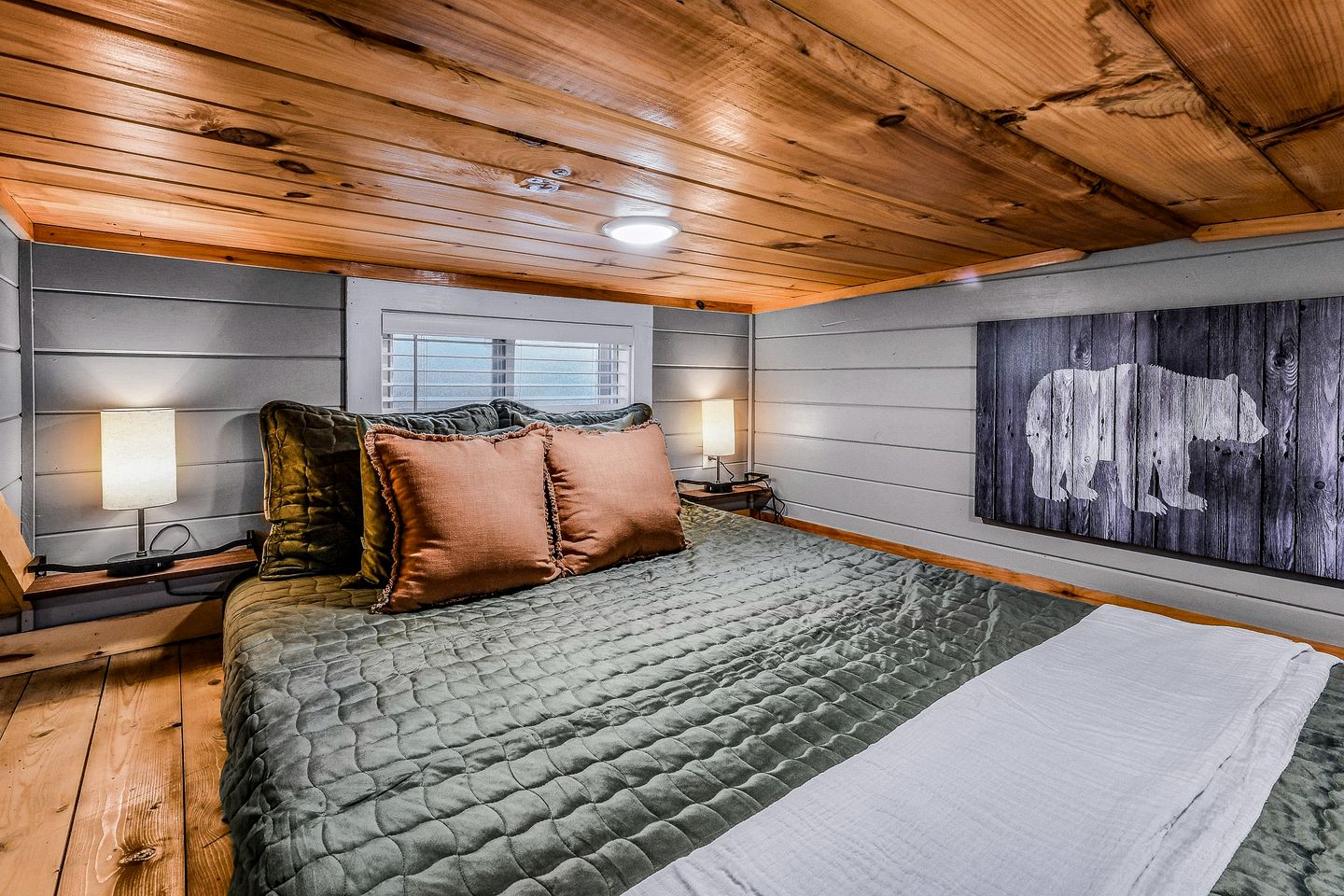 Modern Tiny House Surrounded by Nature, the Perfect Base for Tennessee Adventures in Sevierville