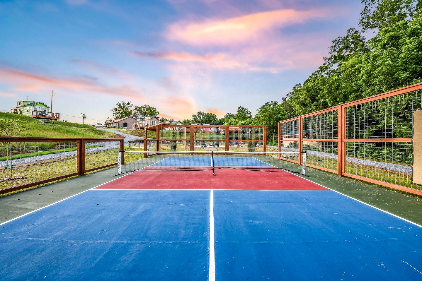 Modern Tiny House Surrounded by Nature, the Perfect Base for Tennessee Adventures in Sevierville