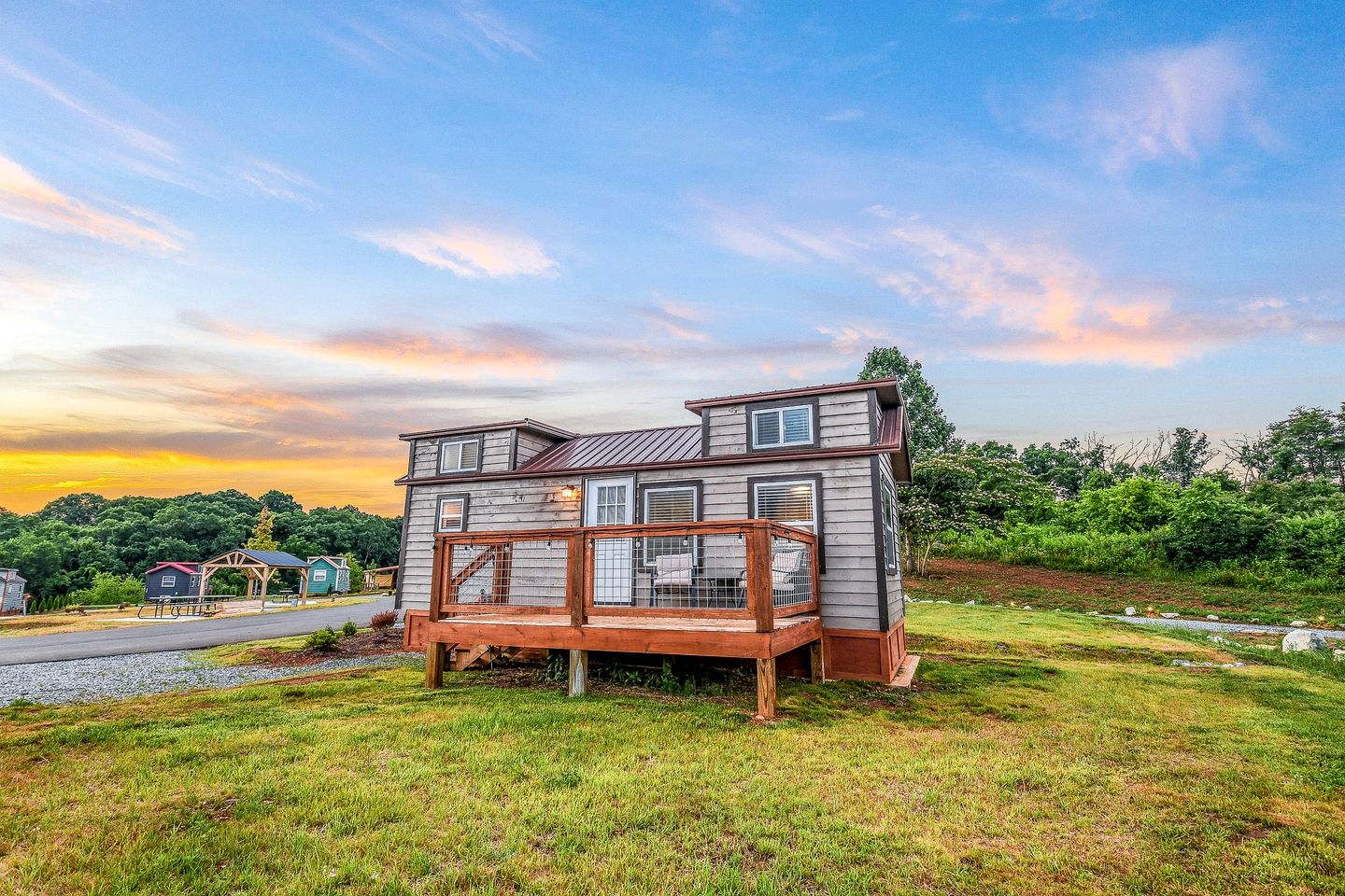 Modern Tiny House Surrounded by Nature, the Perfect Base for Tennessee Adventures in Sevierville