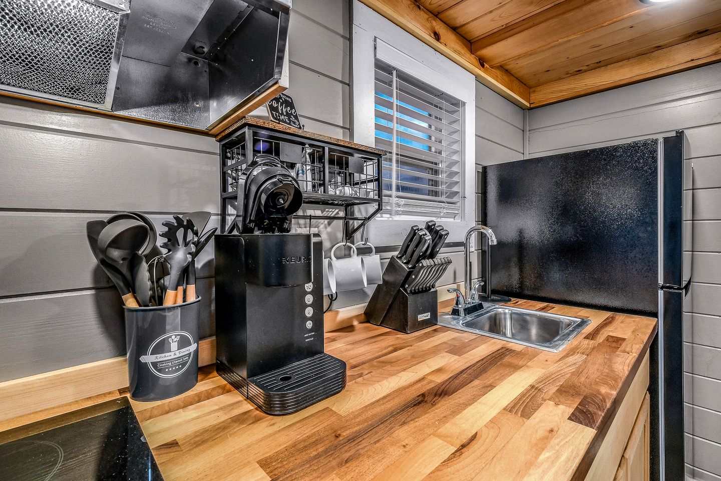 Modern Tiny House Surrounded by Nature, the Perfect Base for Tennessee Adventures in Sevierville