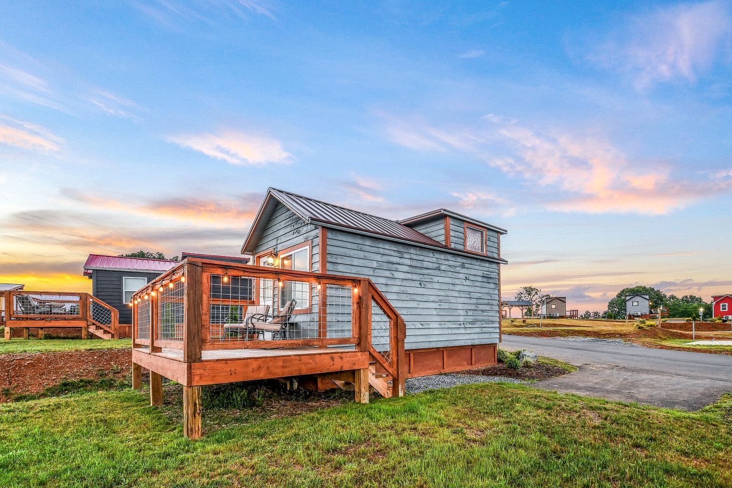 Romantic Tiny House in Sevierville for a Memorable Escape near the Great Smoky Mountains in Tennessee