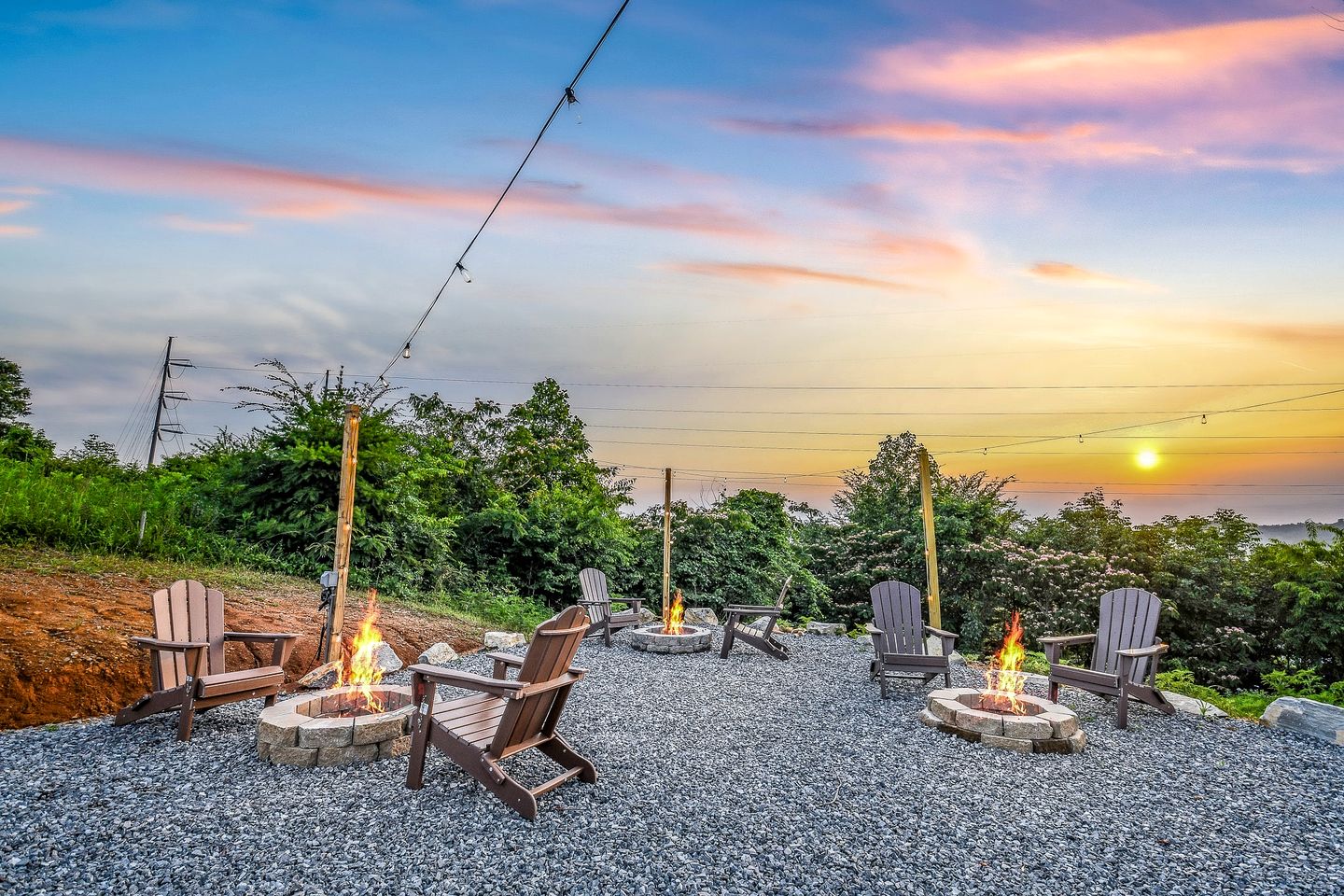 Romantic Tiny House in Sevierville for a Memorable Escape near the Great Smoky Mountains in Tennessee