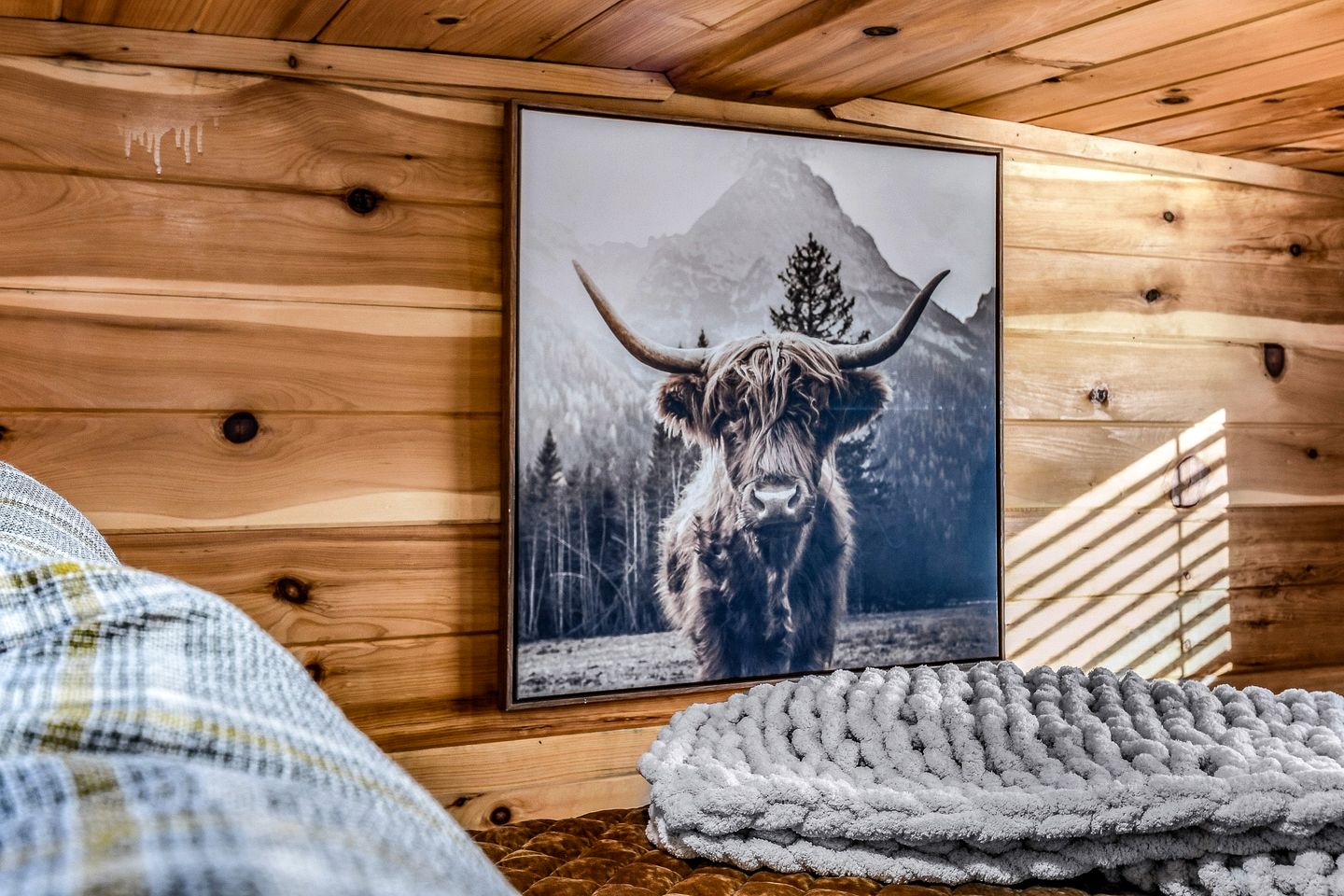 Romantic Tiny House in Sevierville for a Memorable Escape near the Great Smoky Mountains in Tennessee