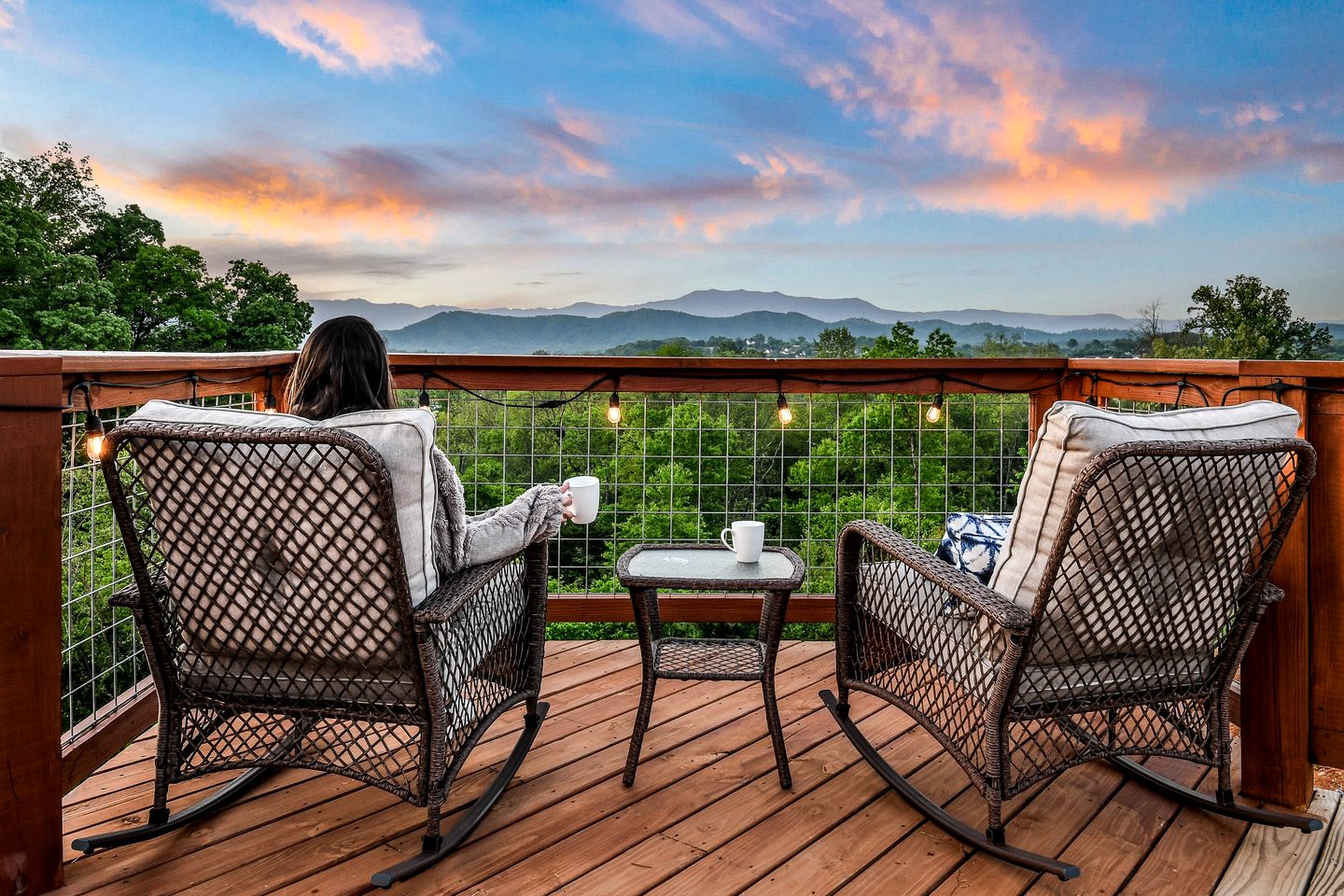 Romantic Tiny House in Sevierville for a Memorable Escape near the Great Smoky Mountains in Tennessee