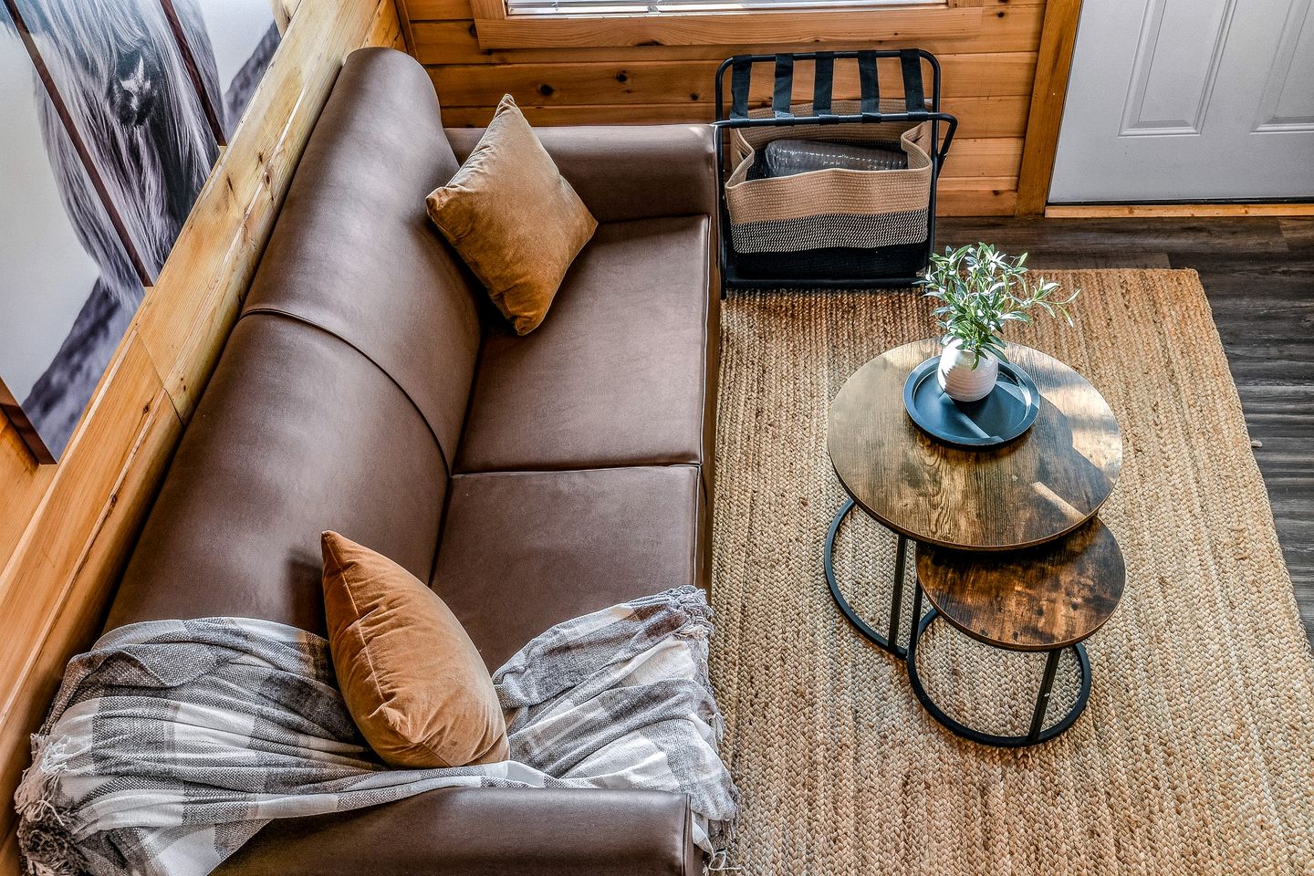 Romantic Tiny House in Sevierville for a Memorable Escape near the Great Smoky Mountains in Tennessee