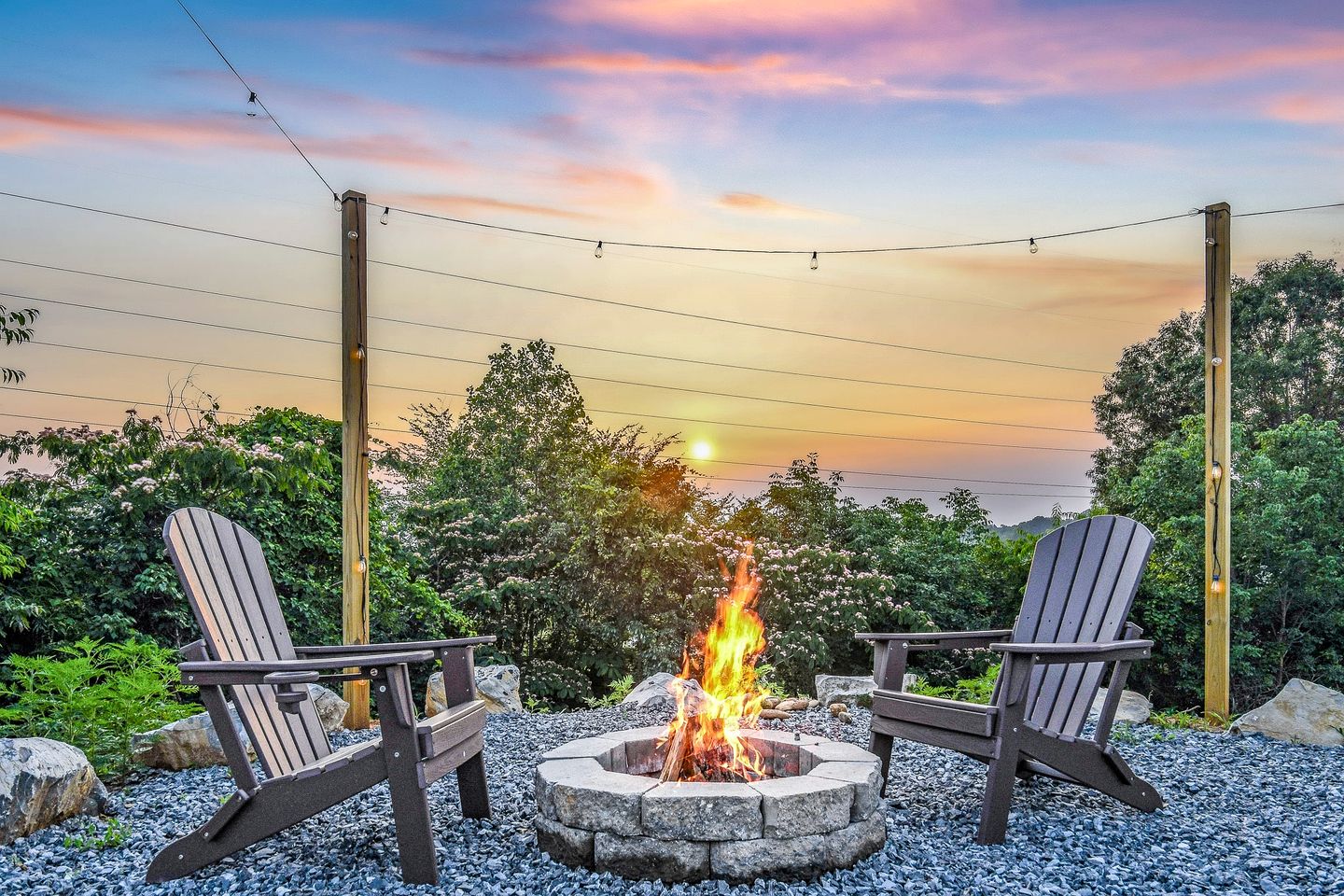 Romantic Tiny House in Sevierville for a Memorable Escape near the Great Smoky Mountains in Tennessee