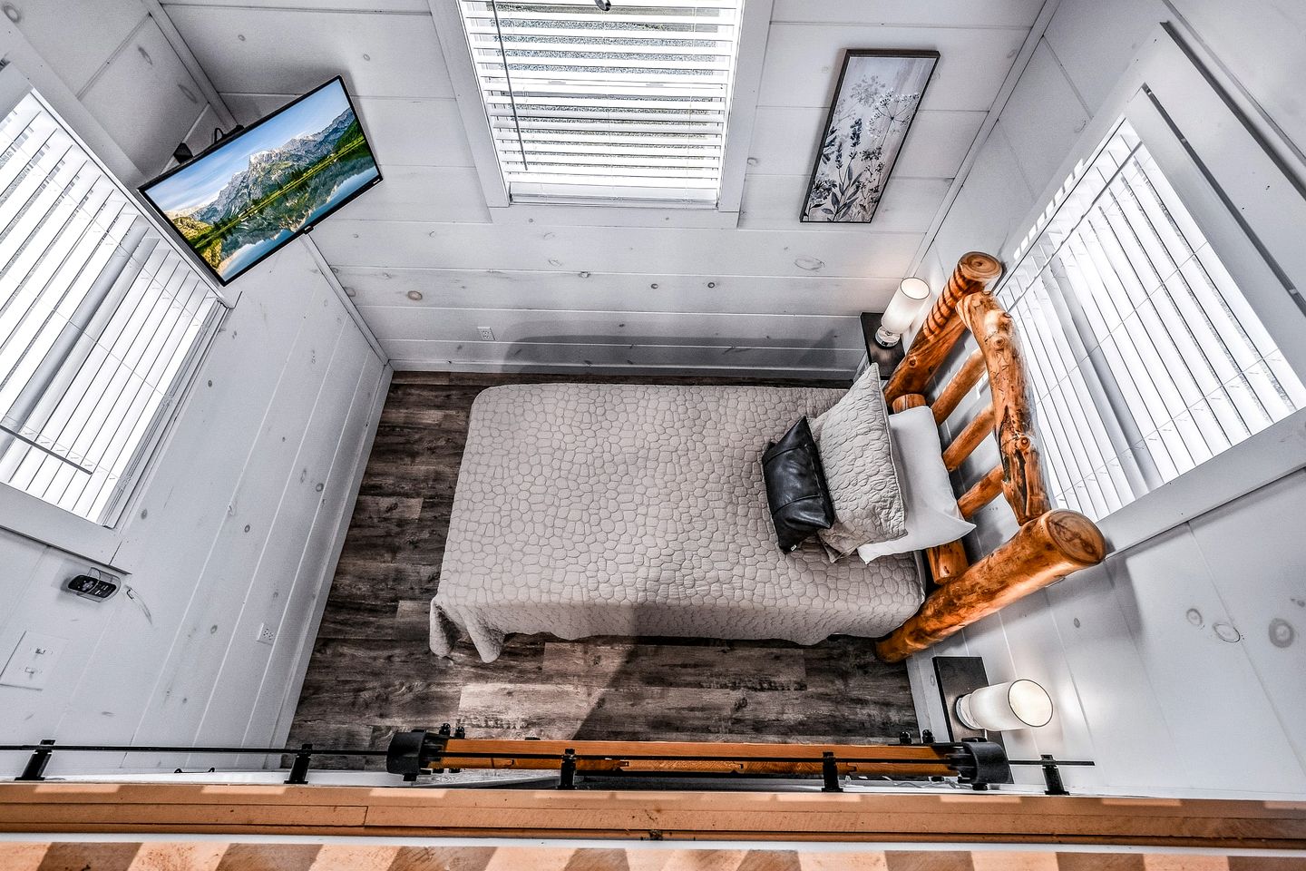 Cozy Tiny House near the Great Smoky Mountains for a Unique Getaway in Sevierville, Tennessee
