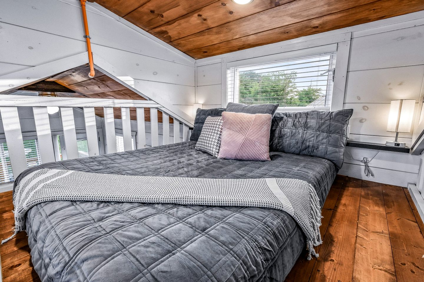 Cozy Tiny House near the Great Smoky Mountains for a Unique Getaway in Sevierville, Tennessee