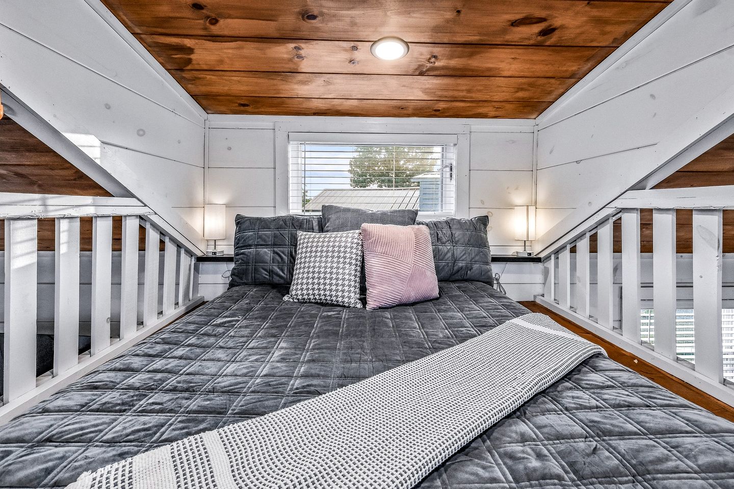 Cozy Tiny House near the Great Smoky Mountains for a Unique Getaway in Sevierville, Tennessee