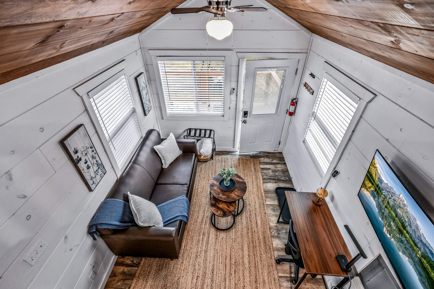 Cozy Tiny House near the Great Smoky Mountains for a Unique Getaway in Sevierville, Tennessee