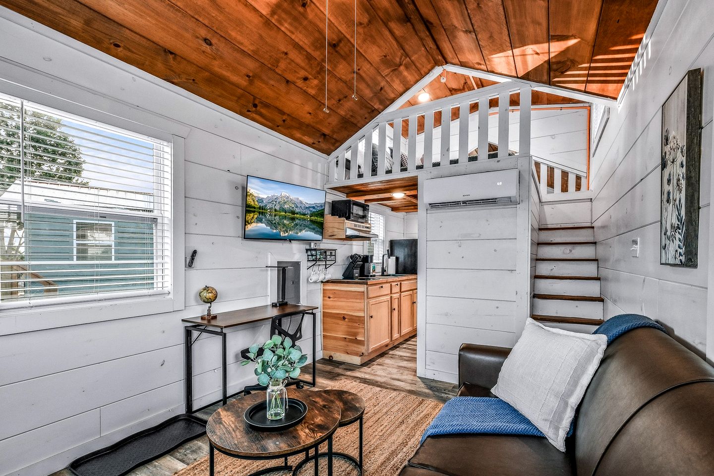 Cozy Tiny House near the Great Smoky Mountains for a Unique Getaway in Sevierville, Tennessee
