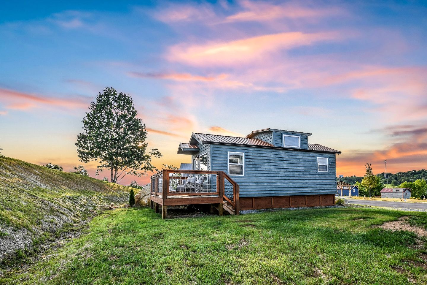 Cozy Tiny House near the Great Smoky Mountains for a Unique Getaway in Sevierville, Tennessee