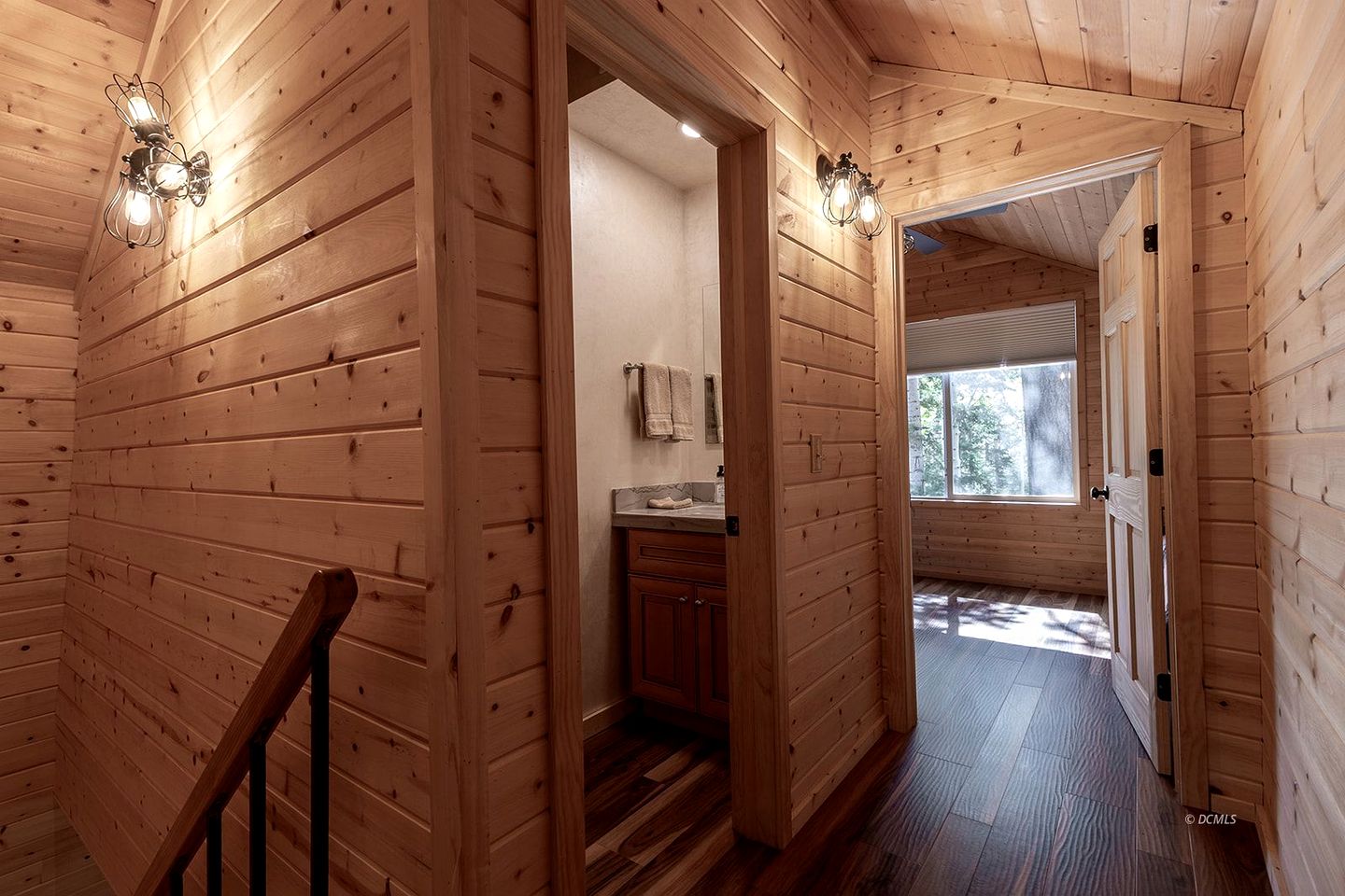 Peaceful Cabin Surrounded by Nature for a Memorable Getaway in Duck Creek Village, Utah