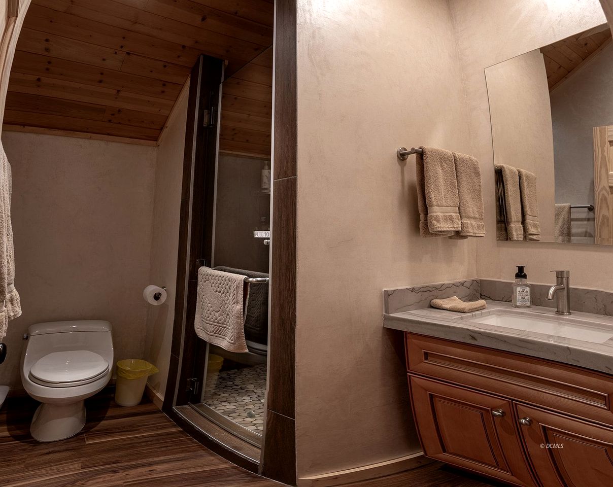 Peaceful Cabin Surrounded by Nature for a Memorable Getaway in Duck Creek Village, Utah