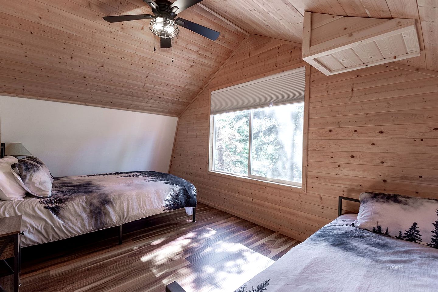 Peaceful Cabin Surrounded by Nature for a Memorable Getaway in Duck Creek Village, Utah