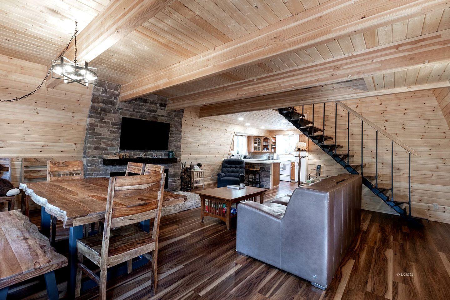 Peaceful Cabin Surrounded by Nature for a Memorable Getaway in Duck Creek Village, Utah