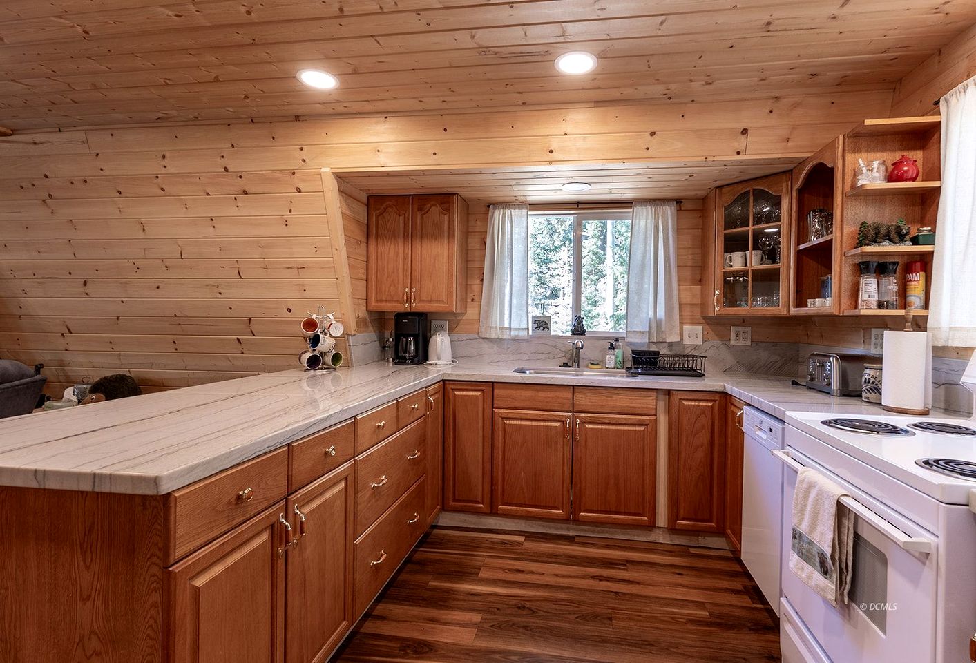 Peaceful Cabin Surrounded by Nature for a Memorable Getaway in Duck Creek Village, Utah