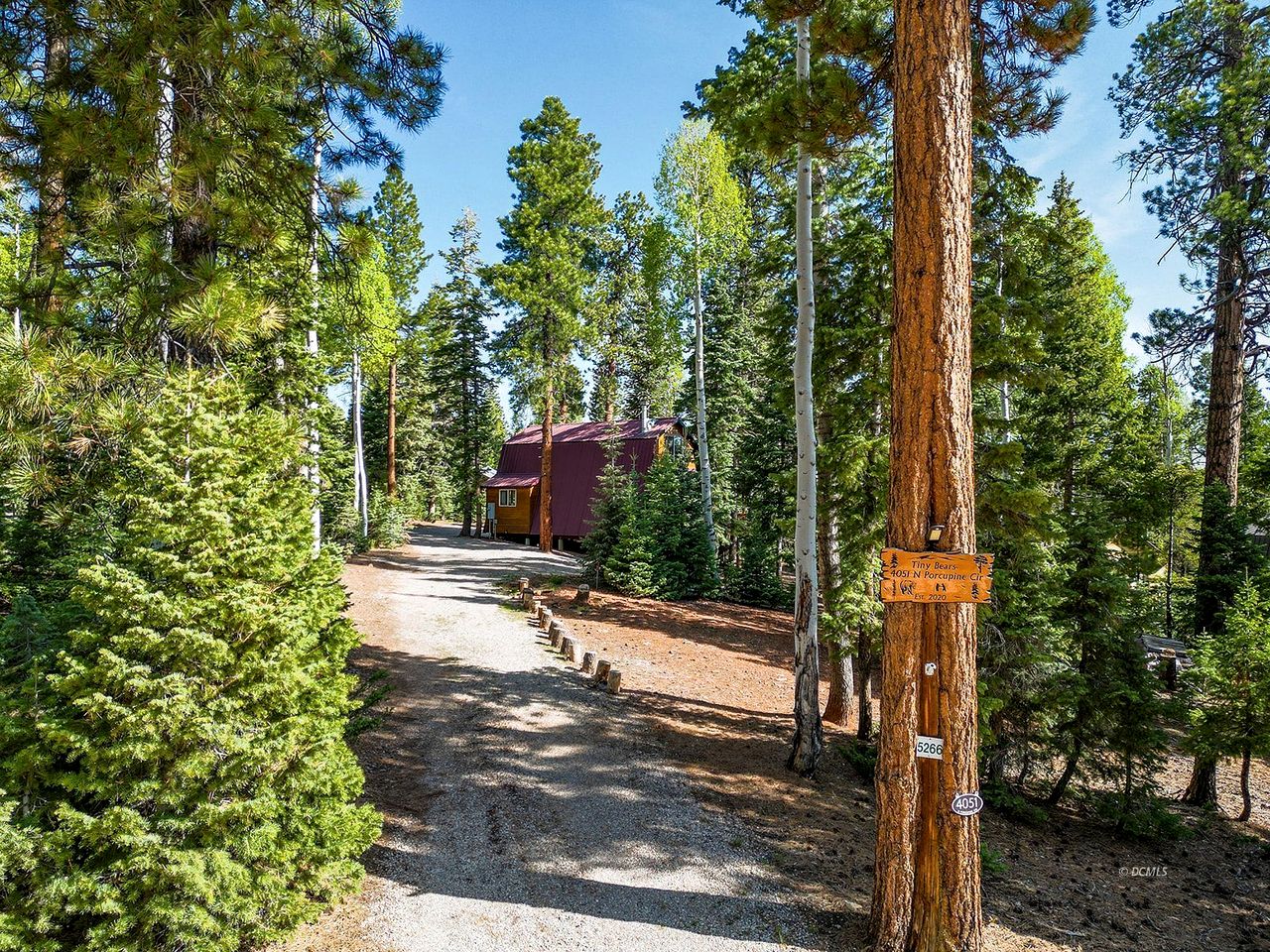 Peaceful Cabin Surrounded by Nature for a Memorable Getaway in Duck Creek Village, Utah