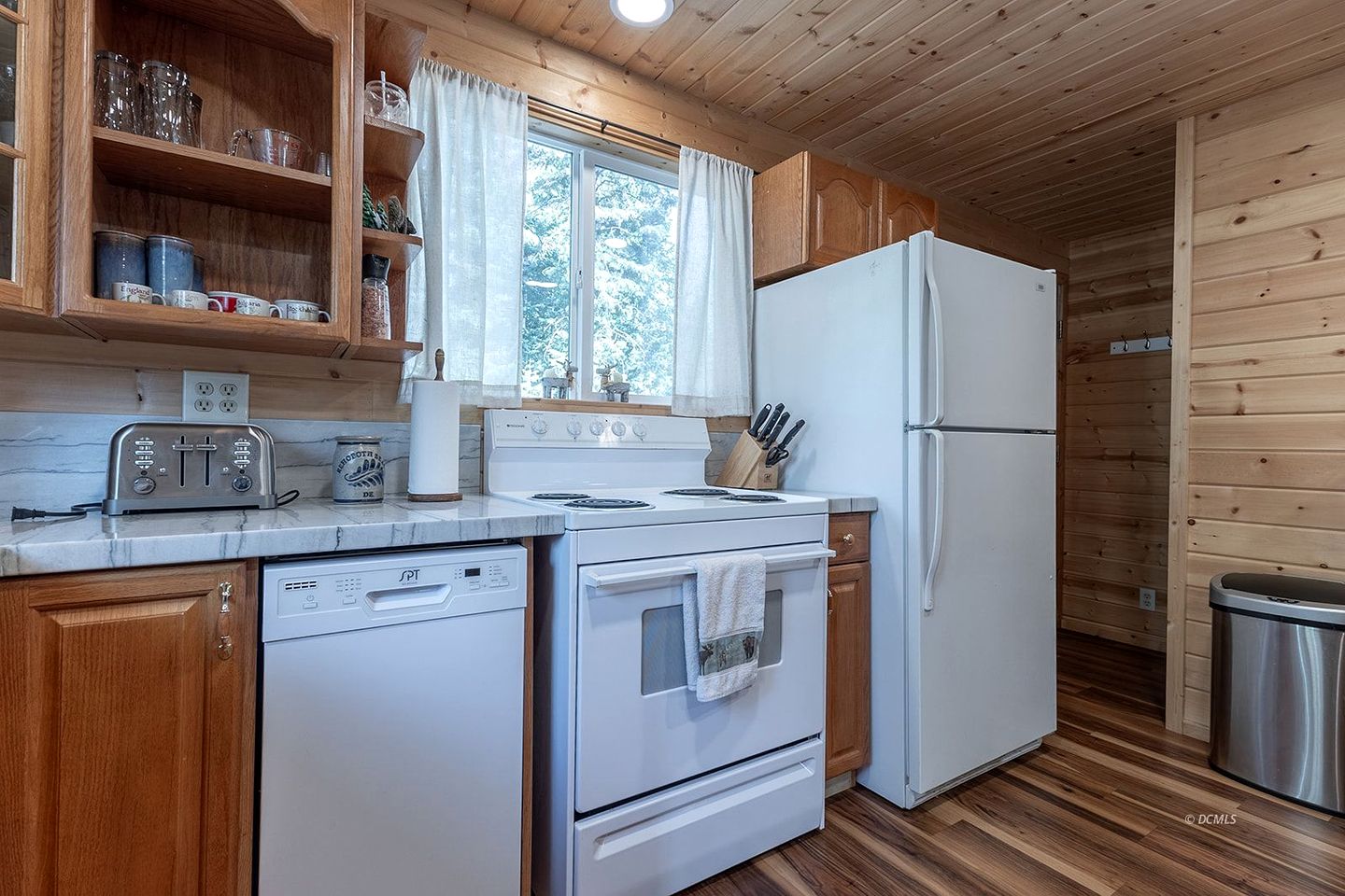 Peaceful Cabin Surrounded by Nature for a Memorable Getaway in Duck Creek Village, Utah